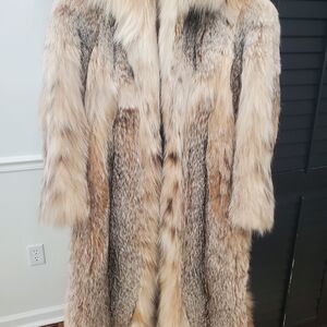 Elegant Fur Coat in Natural Tones